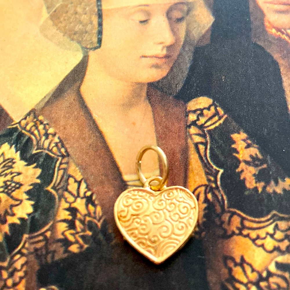 5/$10❤️❤️❤️NEW Rose Gold Toned Alloy Scrolly Heart Charm Pendant